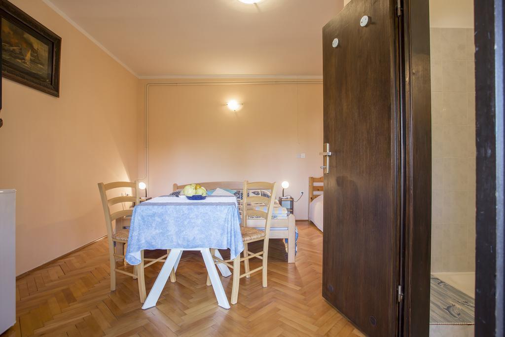 Guest House Nada 392 Pula Exterior foto